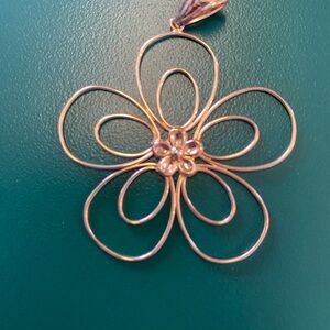 Gold Flower Pendant Necklace